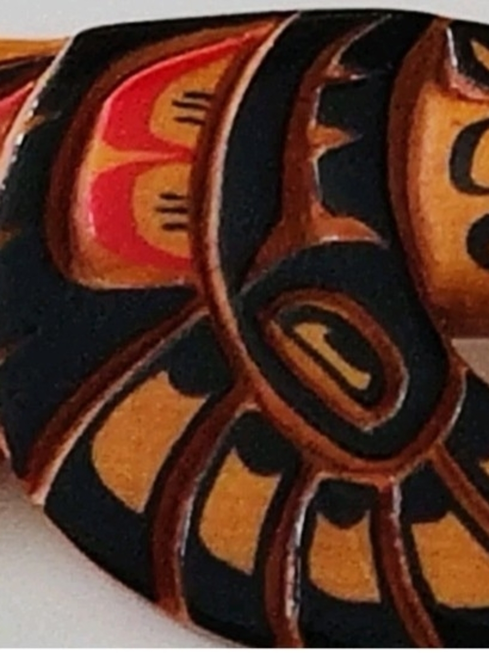 Vintage Canadian Indigenous Art Brooch Hand-carved Cedar ca. 1989.... - Picture 12 of 12